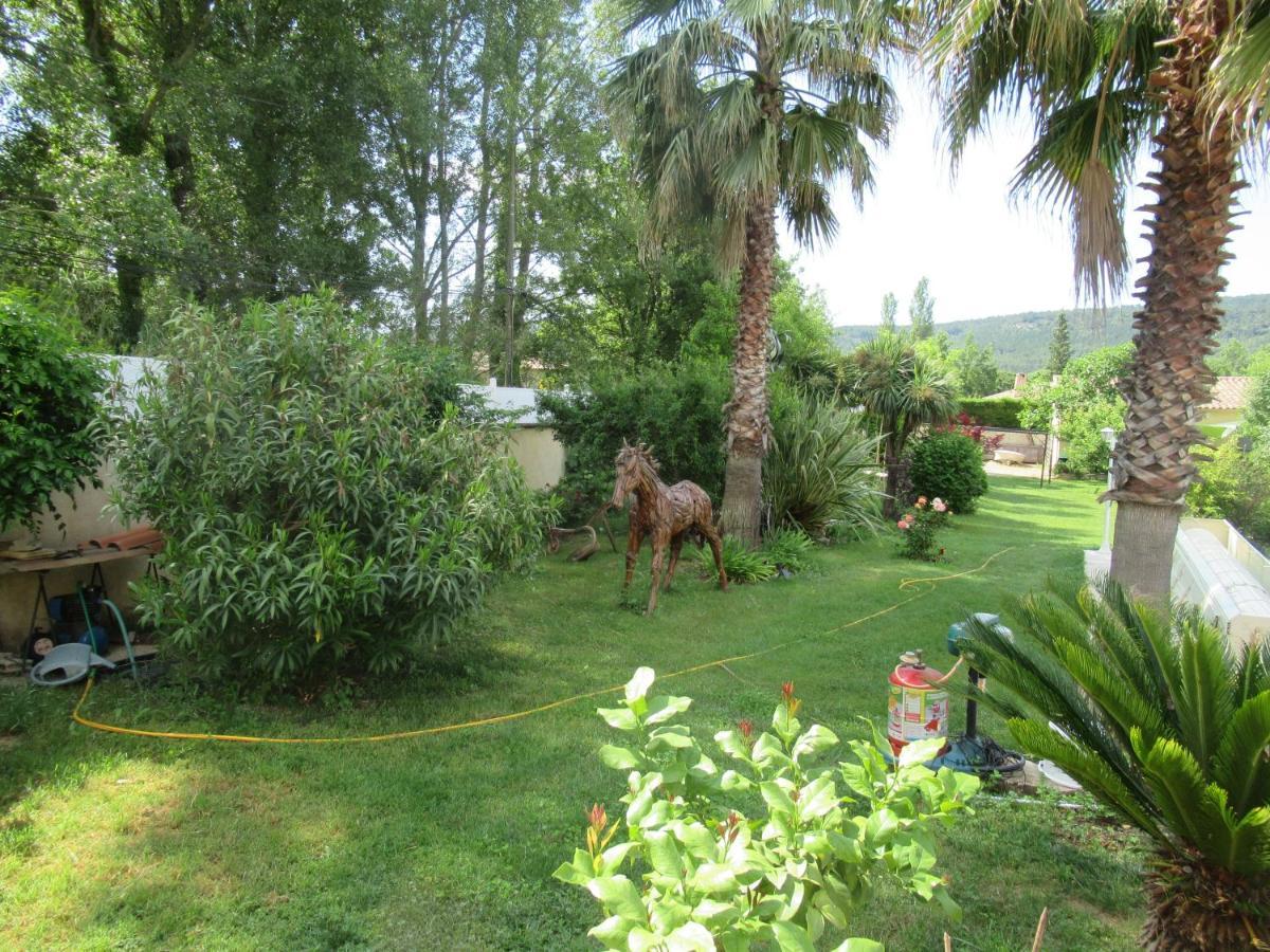 Le Cabanon Des Hirondelles Villa Villecroze Exterior photo