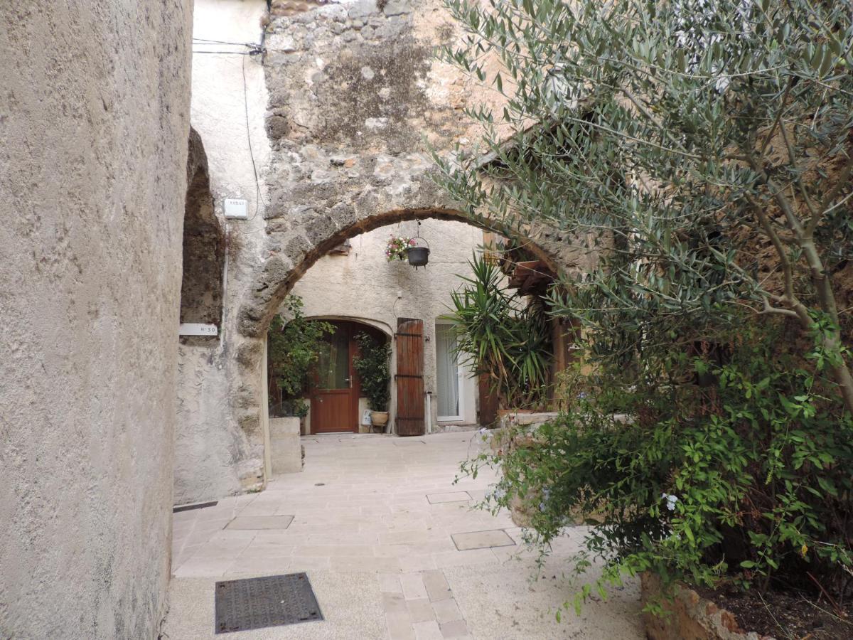 Le Cabanon Des Hirondelles Villa Villecroze Exterior photo